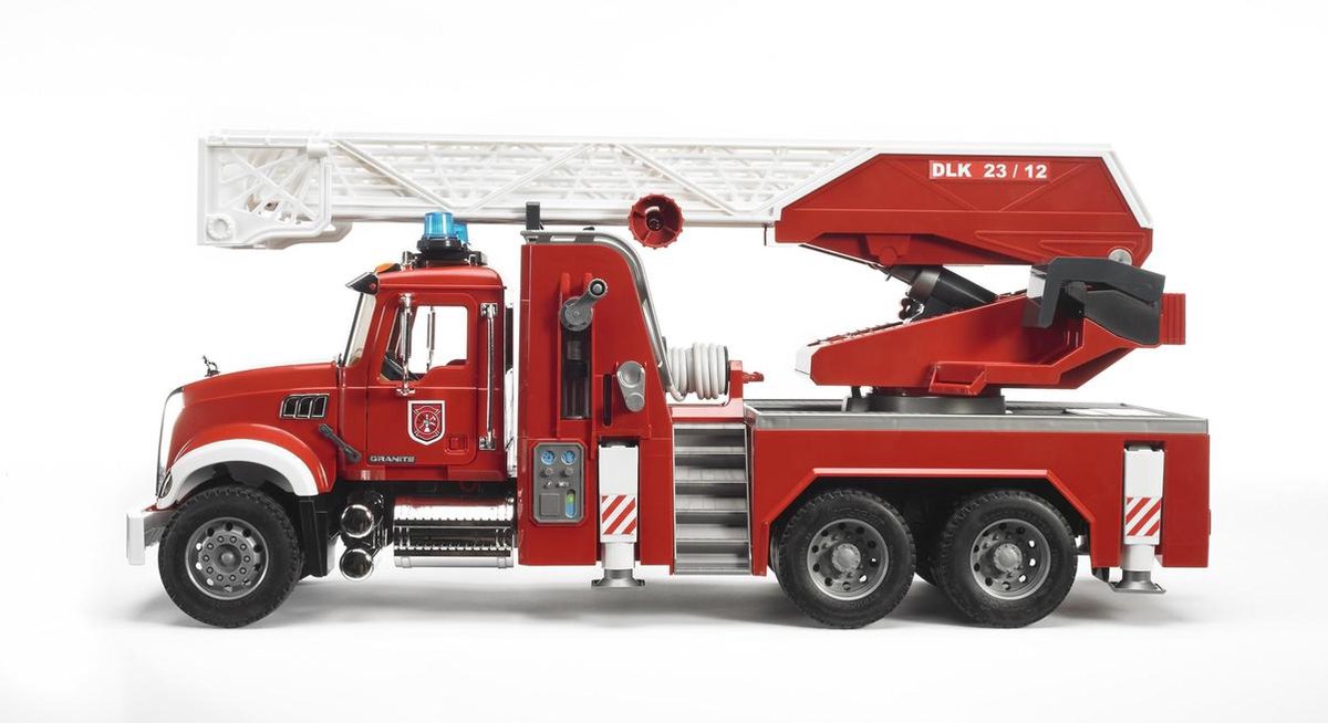 Bruder Mack Granite brandweerauto ladder en waterpomp — afbeelding 8