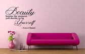 Muurtekst Coco Chanel: Beauty begins the moment .. zwart sticker maat M