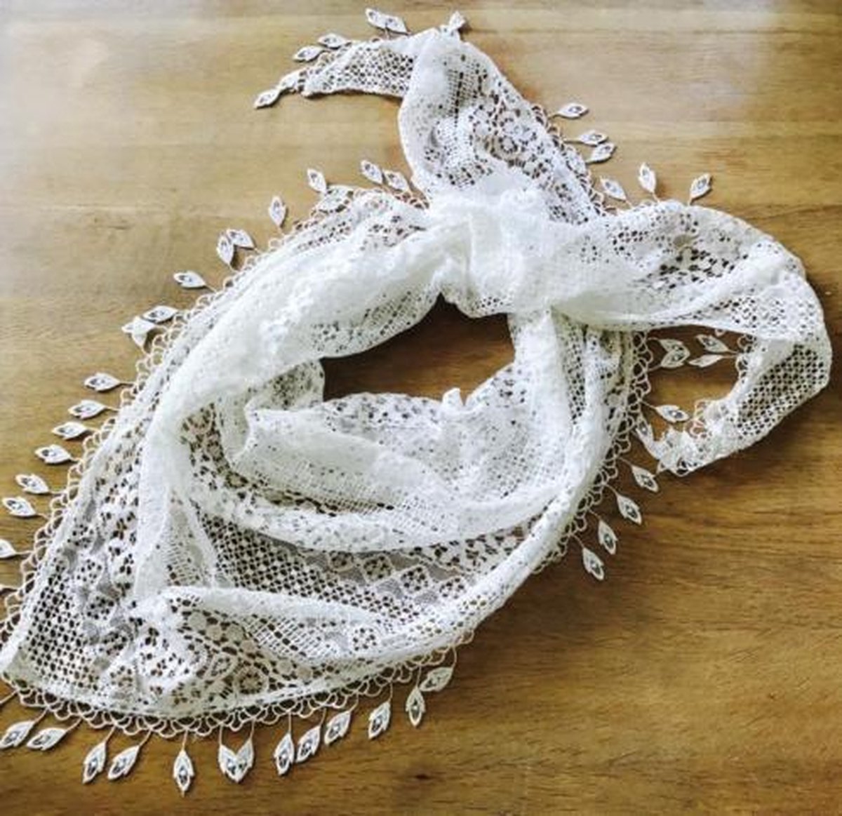 Emilie Scarves Driehoek sjaal Ibiza sjaal - Wit kant - Pareo