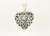 Opengewerkt hartvormig zilveren medaillon met abalone schelp