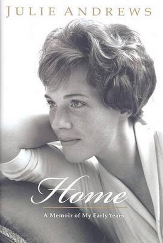 Livre : Home - A Memoir of My Early Years, avec une photo en noir et blanc d'une jeune Julie Andrews.
