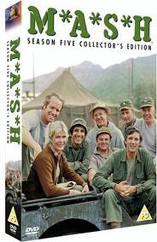 M*A*S*H Seizoen Vijf Collector's Edition dvd-hoes met de cast in militaire kleding, met een tent op de achtergrond.