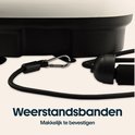 Detail van zwarte weerstandsband met karabijnhaak sluiting.