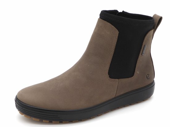 Zij-aanzicht van een donkerbruine Ecco chelseaboot met ritssluiting en zwarte sokkraag.