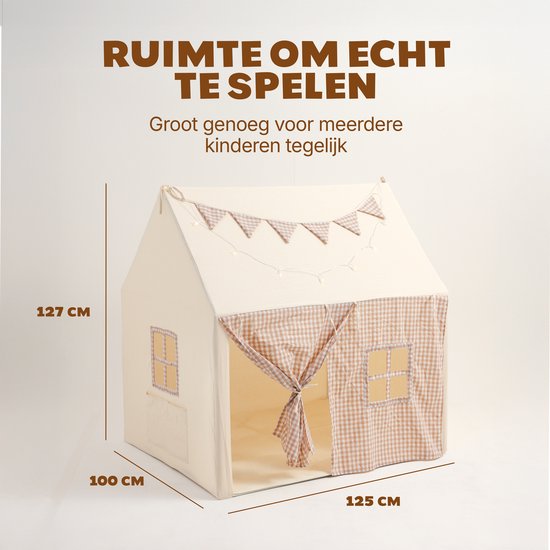 Afmetingen van beige speeltent met bruin-wit geblokte details. Tekst: RUIMTE OM ECHT TE SPELEN.