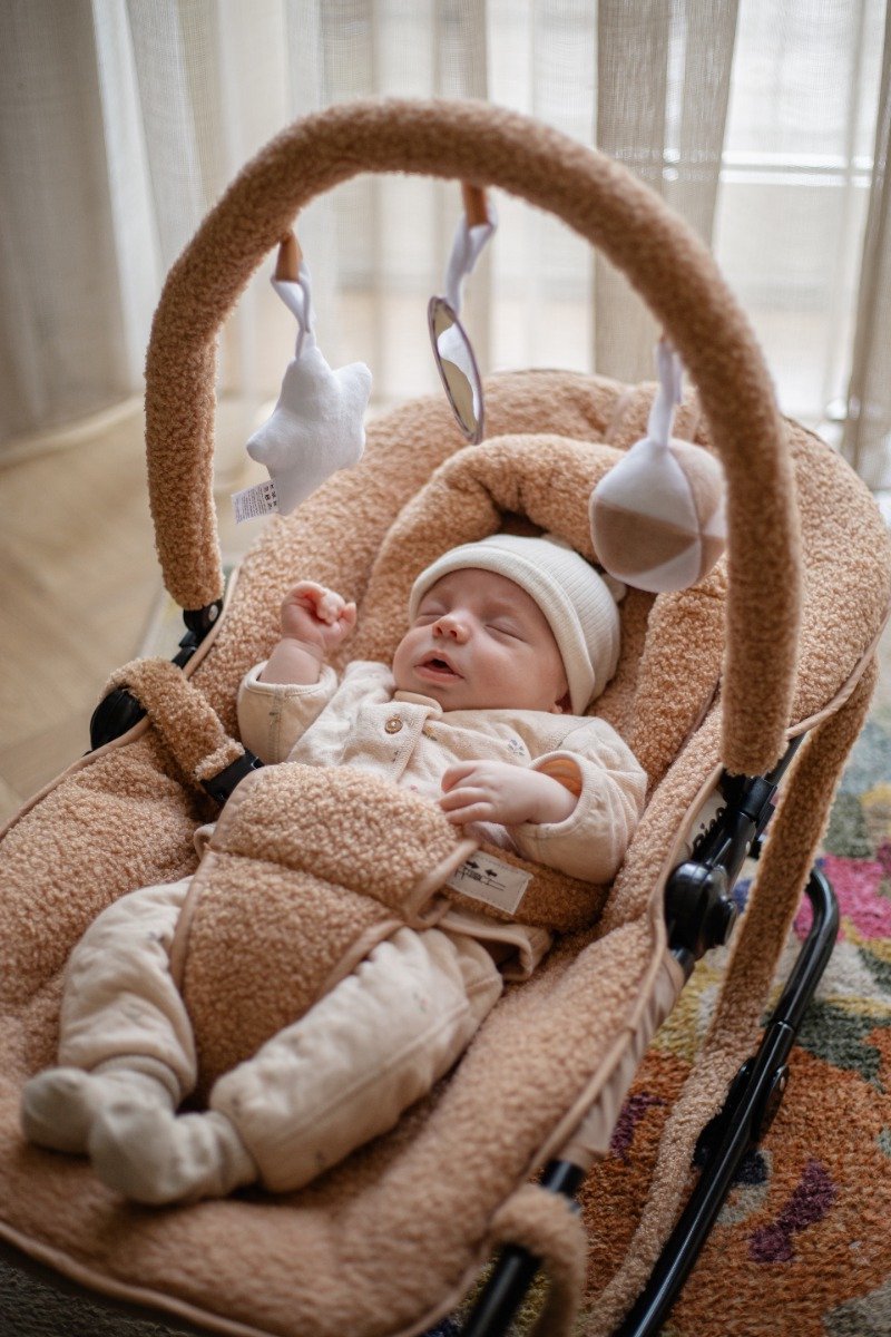Ding Viggo Bouclé Nougat Wipstoel – foto 8