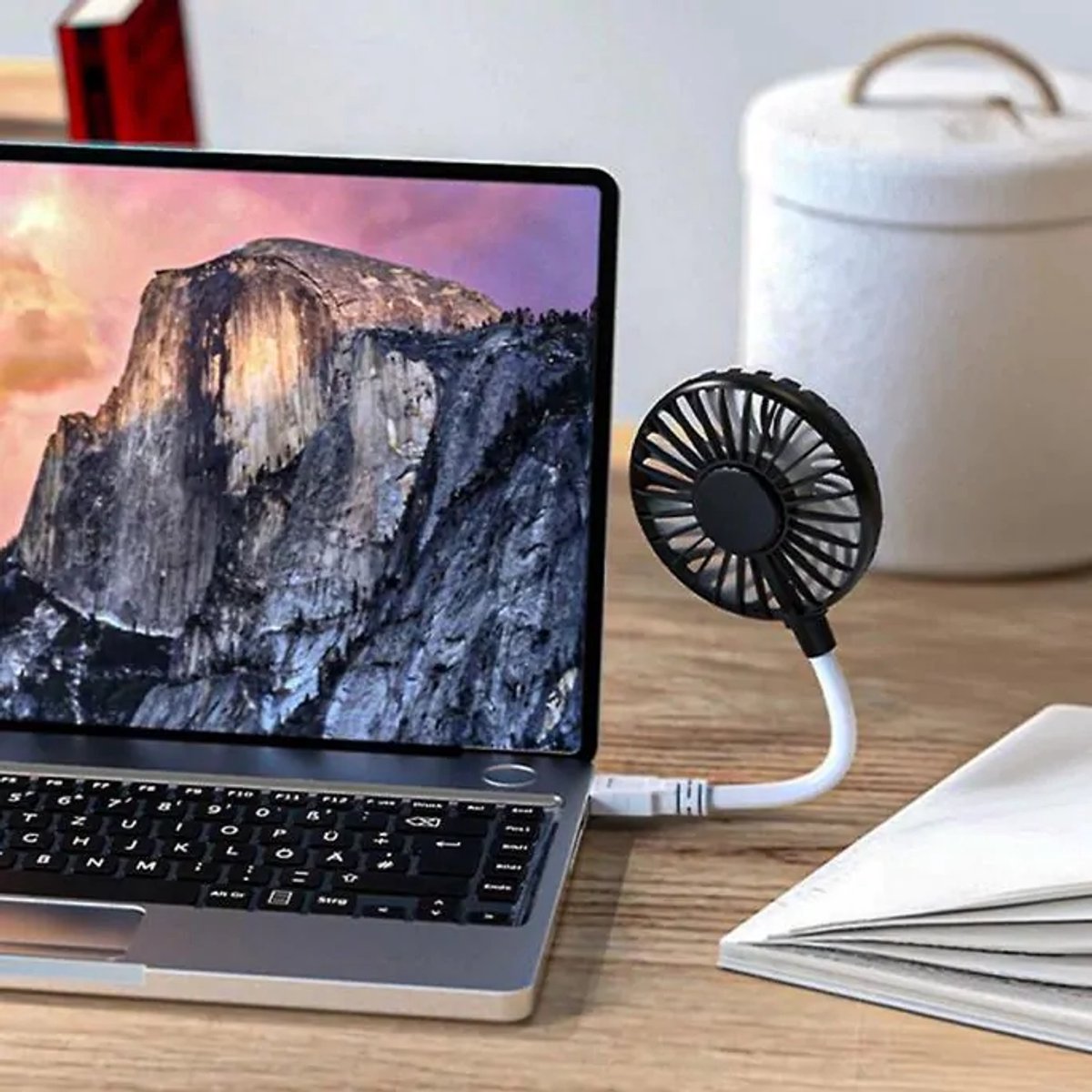 USB Bureau Ventilator - 20 cm - Zwart - Compact, Stil en Energiezuinig - Mini Tafelventilator