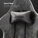 Hoofdsteun van een grijze gamestoel met logo. Gemaakt van 'Cervi-Pad' traagschuim voor comfort.
