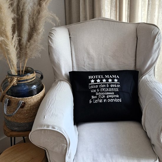 Sierkussen Kussen met tekst bedrukt cadeau | hotel mama | zwart met wit met vulling | 50x50 cm | moederdag verjaardag oma vrouw feestdagen sinterklaas kerstmis voor de liefste aanstaande geboorte baby bekendmaking moeder zwanger