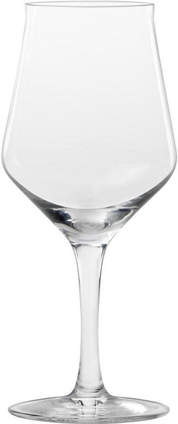 Een leeg, helder bierglas met brede kelk en hoge steel, op witte achtergrond.