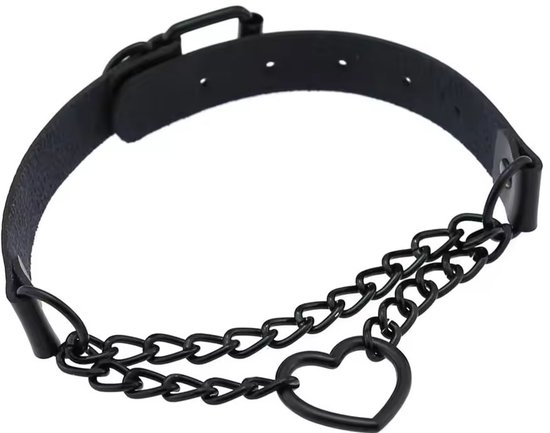 Zwarte choker met twee kettingen en een hartvormige hanger.