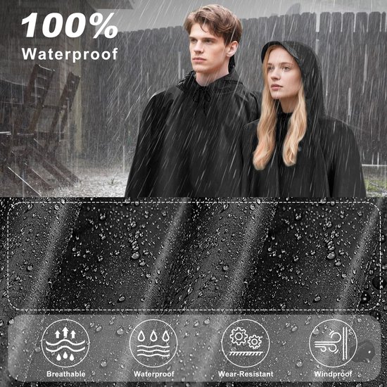 Man en vrouw in zwarte, 100% waterdichte regenponcho's.