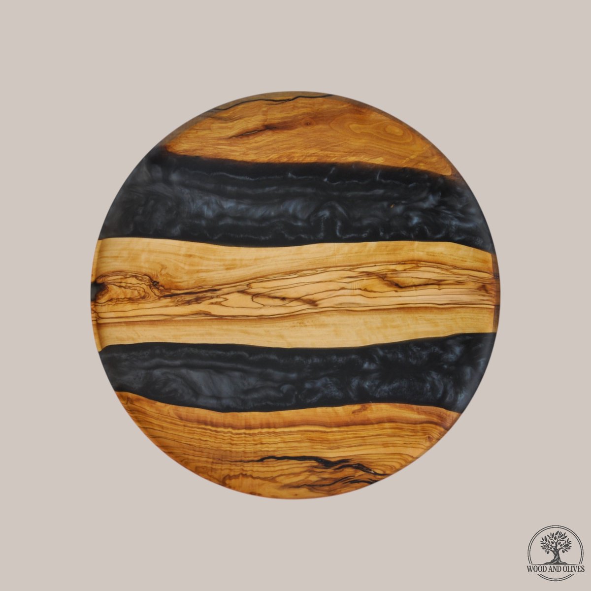 Wood and Olives - Olijfhouten Serveerbord met Epoxy - Handgemaakt - 40 cm - Zwart