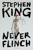Livre "Never Flinch" de Stephen King avec une statue blanche de la Justice bandée, une trace rouge. Épée et balance.