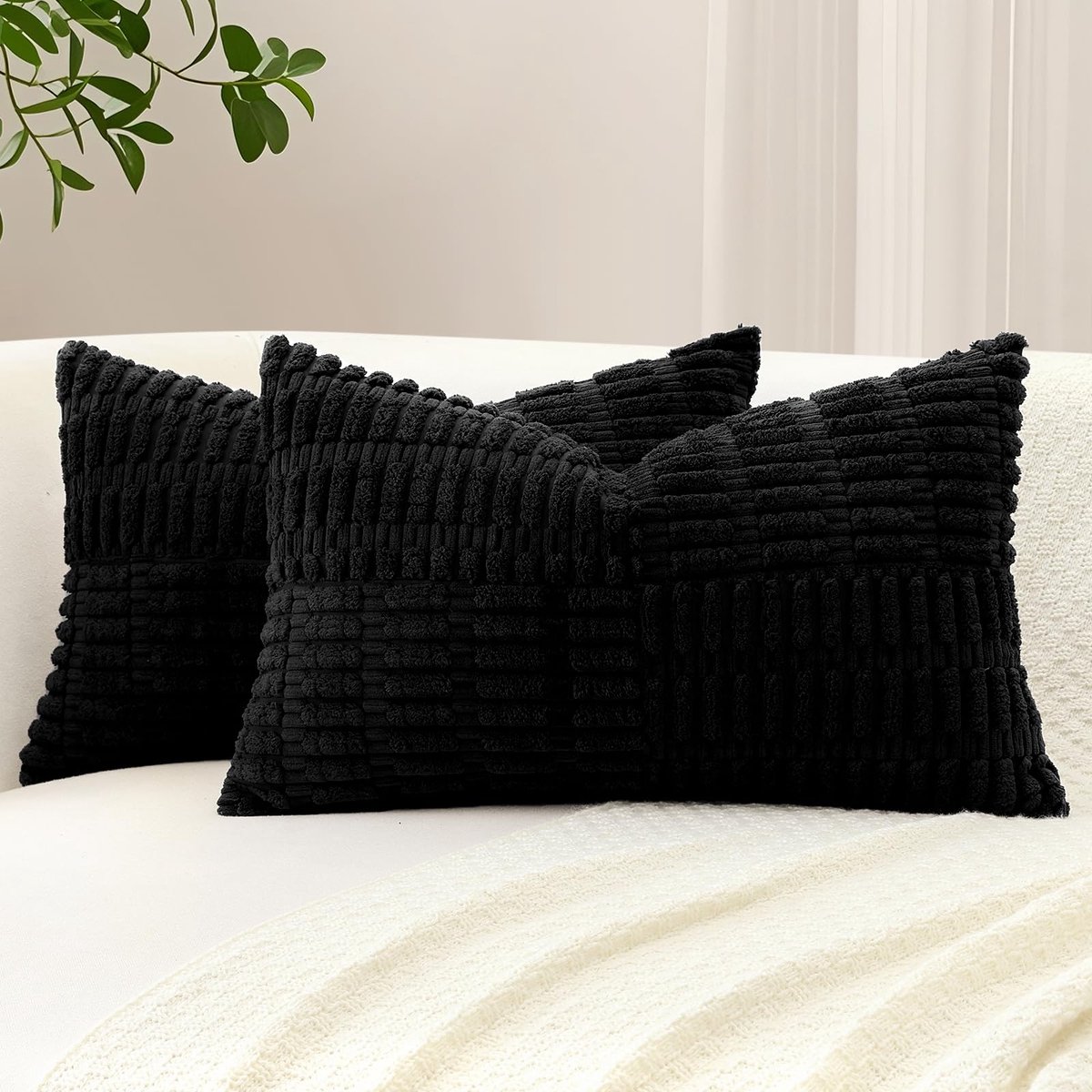 Unyqoos Set van twee zachte corduroy kussenhoezen met gestreept patchwork design zwart
