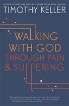Boekomslag 'Walking with God Through Pain & Suffering' van Timothy Keller, met oranje en witte tekst op een donkerblauwe achtergrond.