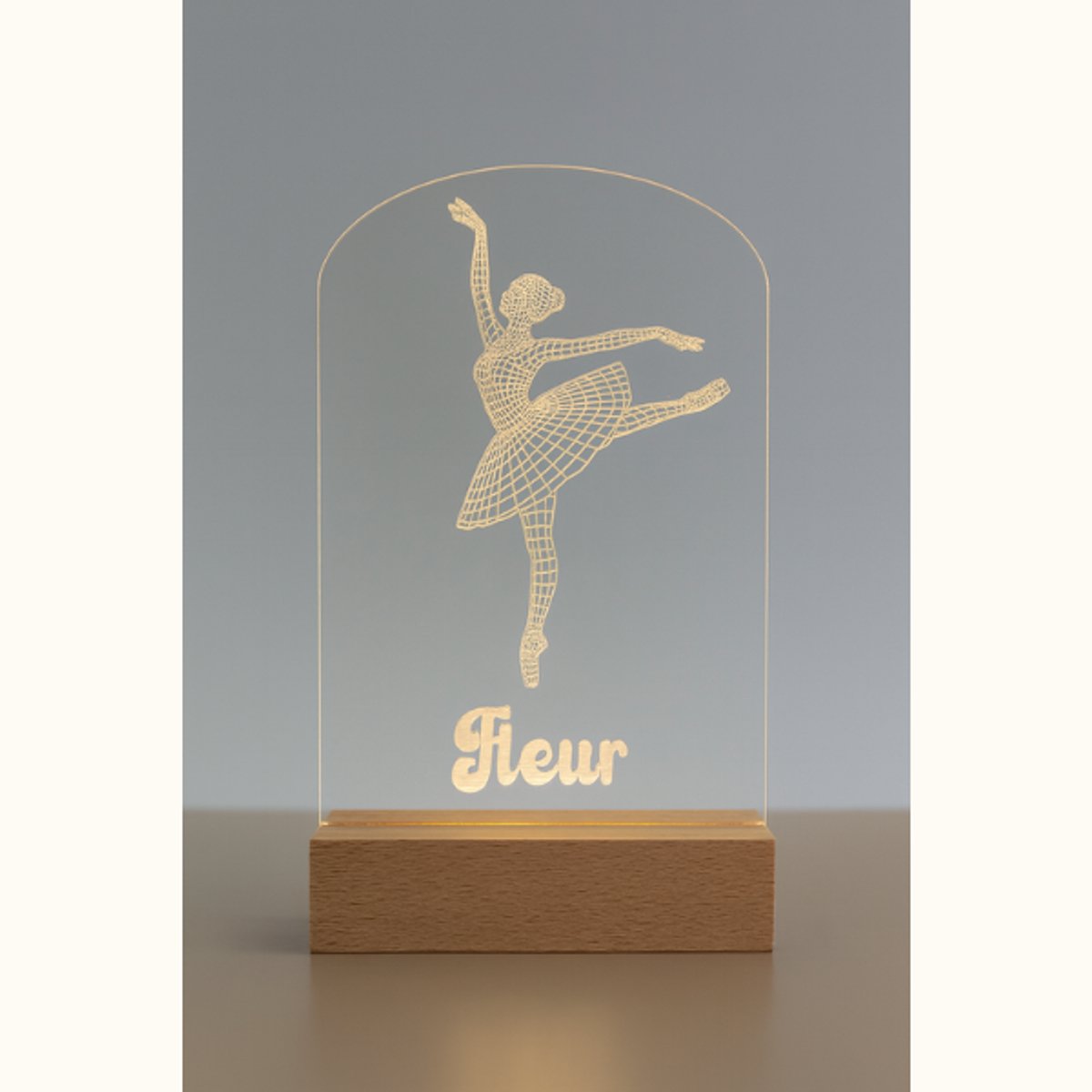 Gepersonaliseerde LED Nachtlamp – Ballerina met Naam – Warm wit licht – Acryl & houten voet – lamp met USB Aansluiting (11x18 cm)