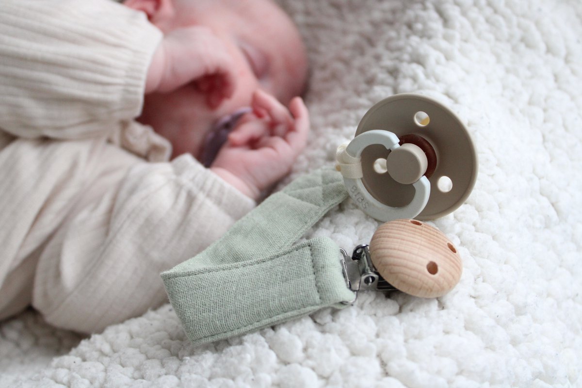 Speenkoord - katoen - olijf groen - houten knop - speenketting - baby - kraamcadeau - stof - speenkoord - fopspeen - accessoires baby - mommy musthaves