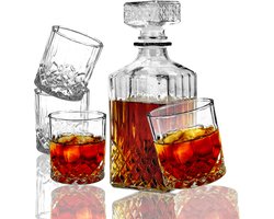 Whiskey Karaf Set met 4 Whiskey Glazen – Luxe Decanteerkaraf van Glas 900 ml – Karaf voor Whisky Proeverij – Whiskey Glazen Set – Perfect Cadeau voor Mannen – Whisky Accessoires voor Bar en Thuis