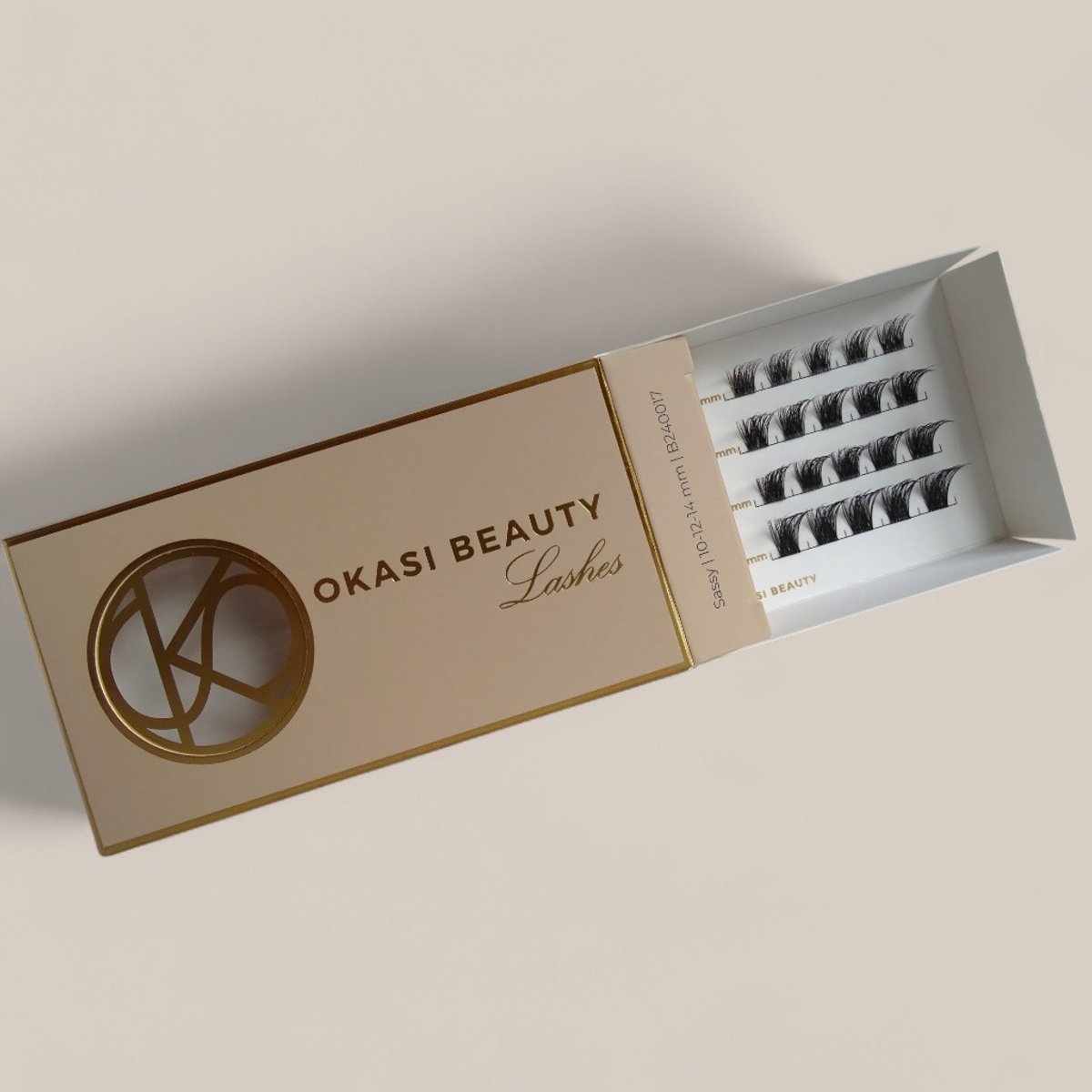 Okasi Beauty - Sassy - Premium Volume Lashes - 4 wimpersets per verpakking - 40-cluster DIY Wimper segmenten - Mix lengte 10-12-14 mm - Ultradunne wimperband - DIY wimperextensions