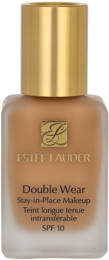 Estée Lauder Double Wear foundation in een glazen fles met gouden dop. De foundation is lichtbruin.