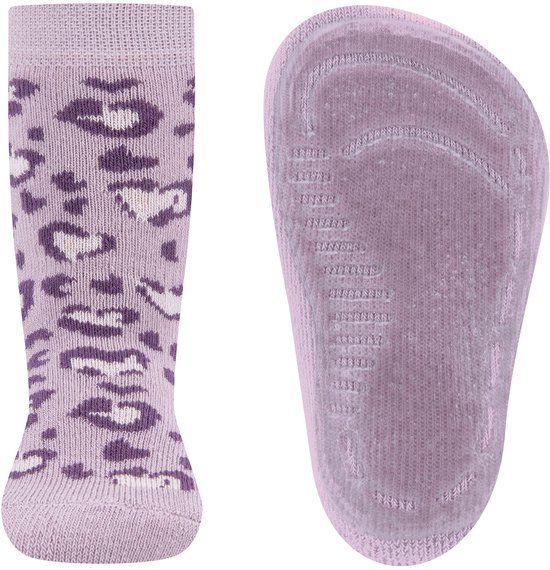 Lila sokken met panterprint en hartjes. De zool is antislip.