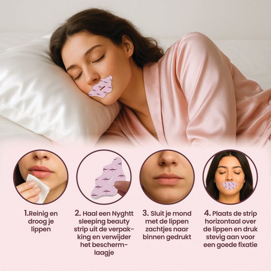 Vrouw slaapt met paarse mondstrip. Vier cirkels tonen: lippen schoonmaken, strip vasthouden, mond sluiten, strip aanbrengen. Tekst: Reinig en droog je lippen. Haal een Nyghtt sleeping beauty strip uit de verpakking en verwijder het beschermlaagje. Sluit je mond met de lippen zachtjes naar binnen gedrukt. Plaats de strip horizontaal over de lippen en druk stevig aan voor een goede fixatie.