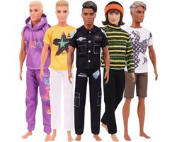 Lynn’s poppenkleertjes - Set ‘James’ - Geschikt voor modepop - Set van 5 outfits - Politie, sport, winter, zomer, lente, herfst - Cadeauzakje