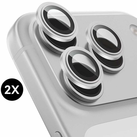 Drie zilveren cameralensbeschermers op de lenzen van een telefoon. Een zwart '2X' cirkel staat links.