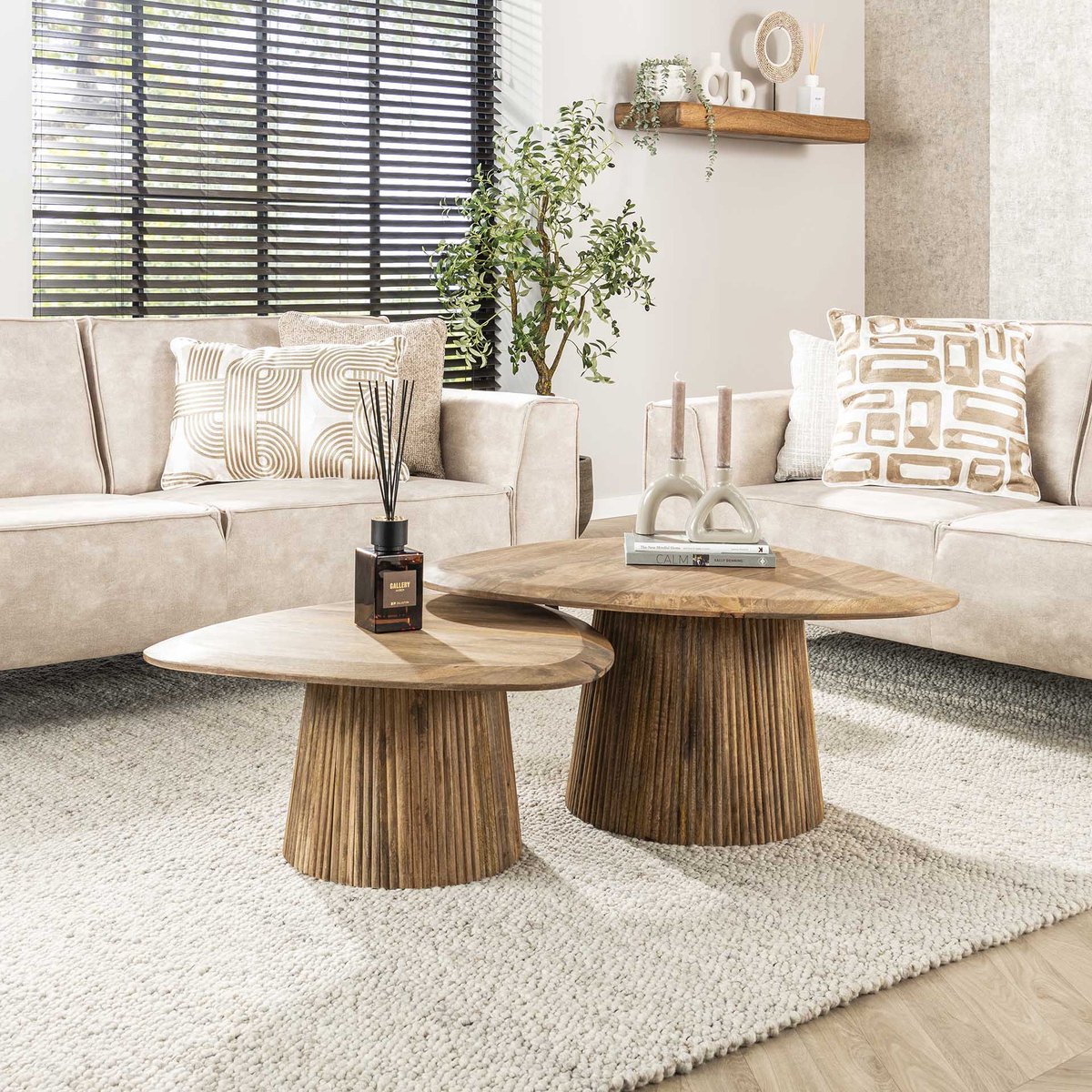 Dimehouse Mango Cove Driehoekige Salontafel Set van 2 Massief Mango Zand - 72 x 93 x 45 cm - Hout - Japandi - Driehoek Mangohout