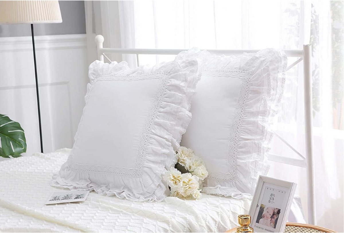 BOG Kussenhoezen Set Van 2 - Wit Kant Euro Sloop - 50x50cm - Met Ruffles - Katoen - Luxe En Elegant - Met Ritssluiting
