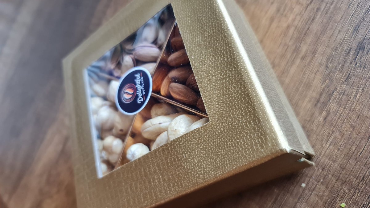 Luxe Cadeaupakket met Noten en Turkse Lokum – 4 stuks – Verrassingsgeschenk