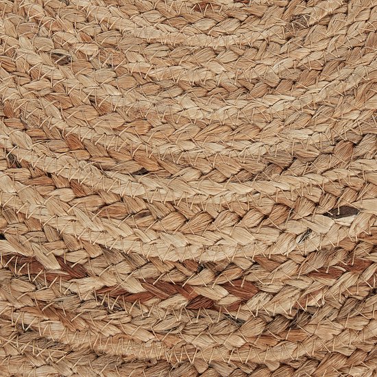 Close-up van het vlechtwerk van een natuurlijke beige jute poef.