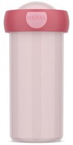 Gobelet scolaire Mepal Campus rose pâle avec un anneau rose et un capuchon transparent.