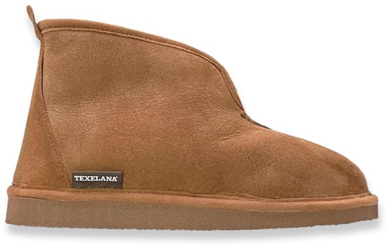 Bruine wollen slof met logo 'TEXELANA' op de zijkant.