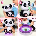 Collage van 4 afbeeldingen: 1. Meisje met panda. 2. Panda eet bamboe. 3. Panda op potje. 4. Panda poept.