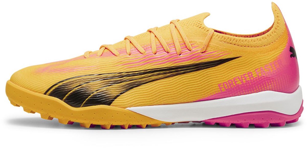 Puma Ultra Ultimate Cage voetbalschoenen in oranje met zwarte en paarse accenten, EU maat 46, ontworpen voor snelheid en a...