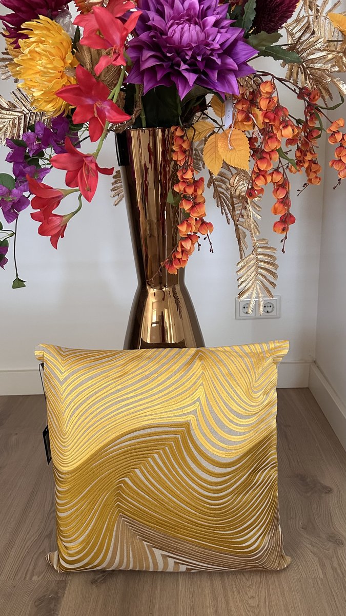 Colmore by Diga luxe kussen swirl warm geel - naturel 50 x 50