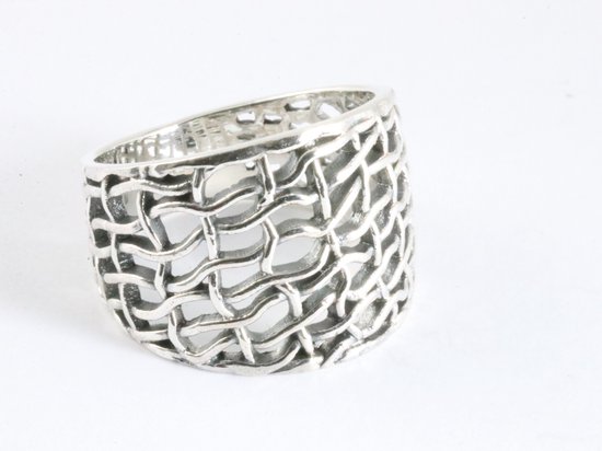 Bague argentée à motif ajouré ondulé