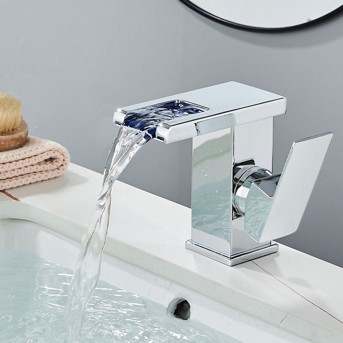 Lavabo Cascade LED Robinet Badkamer Monocommand Robinet Lavabo in Laiton Robinetterie Robinet Wasbak met warm en koud water Verchroomd