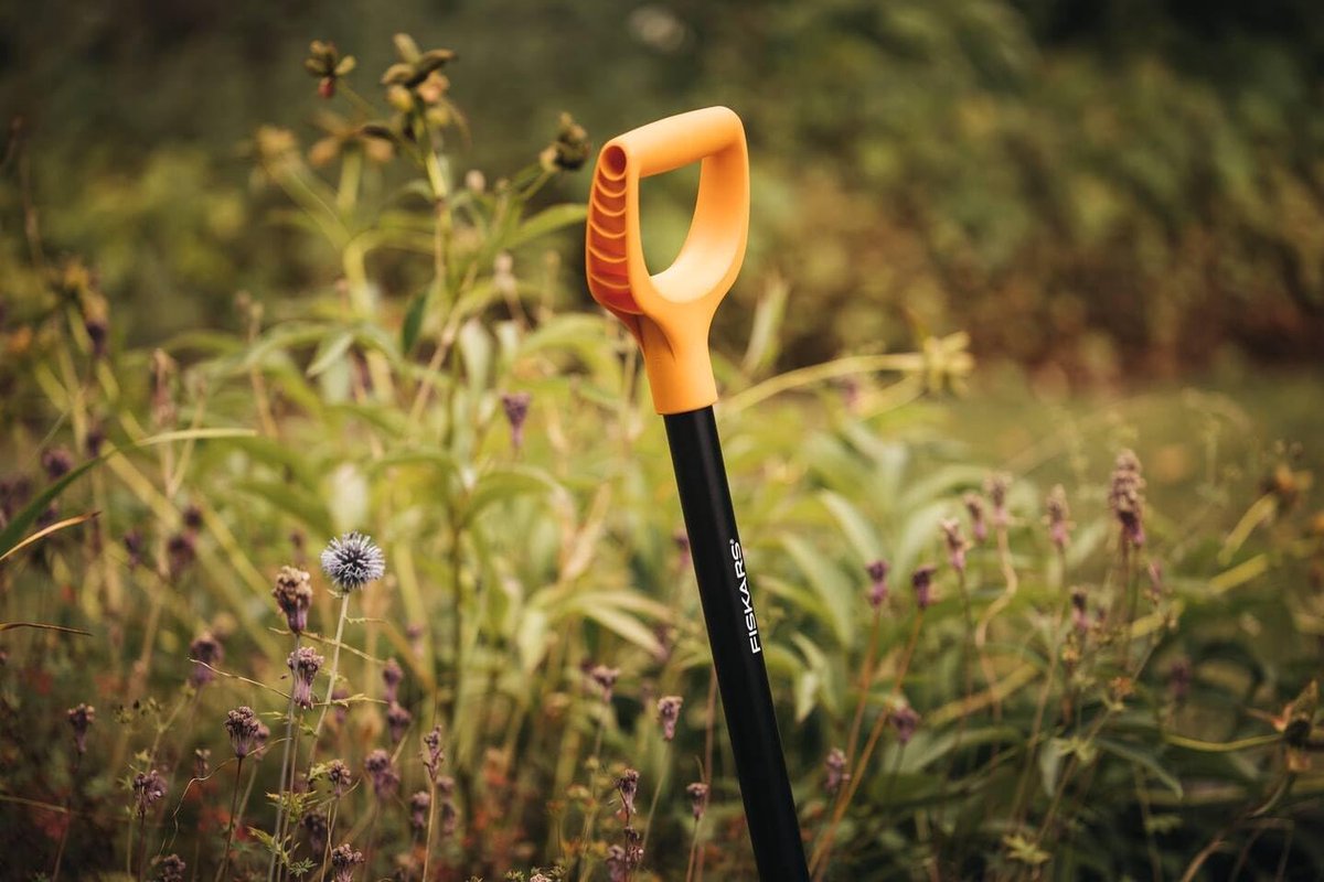 Fiskars Bêche largeur de travail 180 mm poignée en D