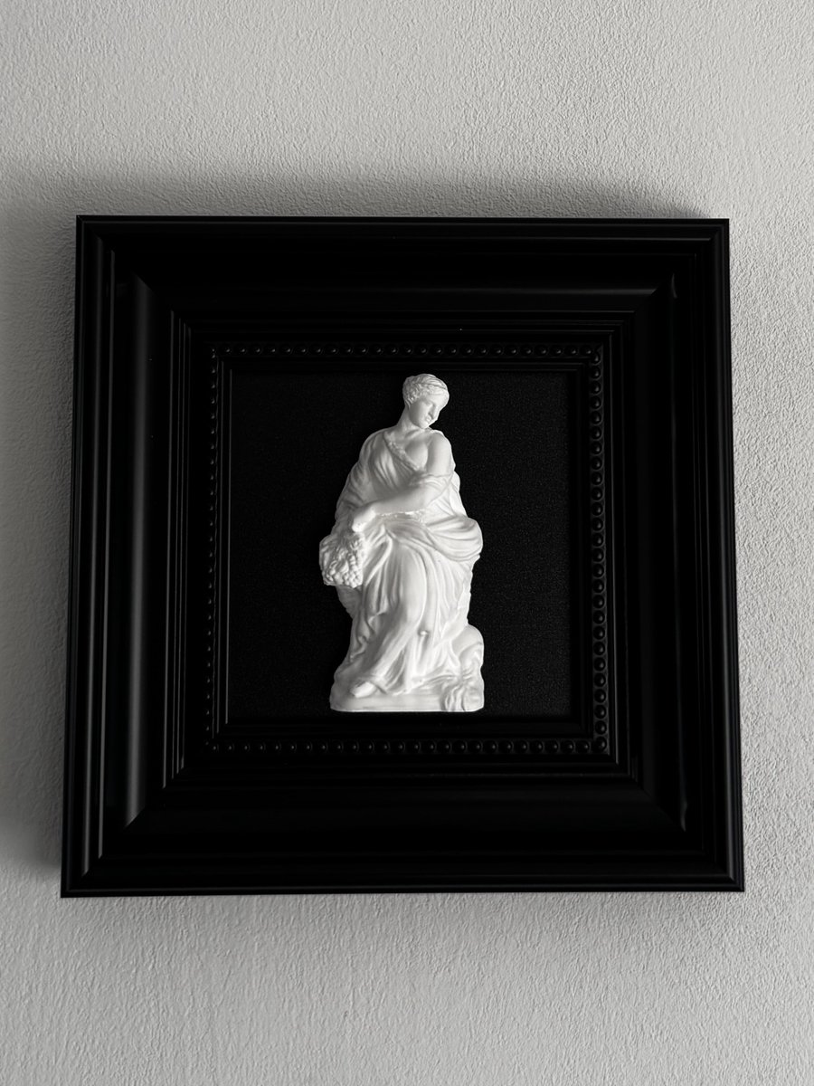 Deco Shine - Wanddecoratie met Romeinse Symboliek – Elegant en Tijdloos - Zwarte Lijst - 21.5 x 21.5