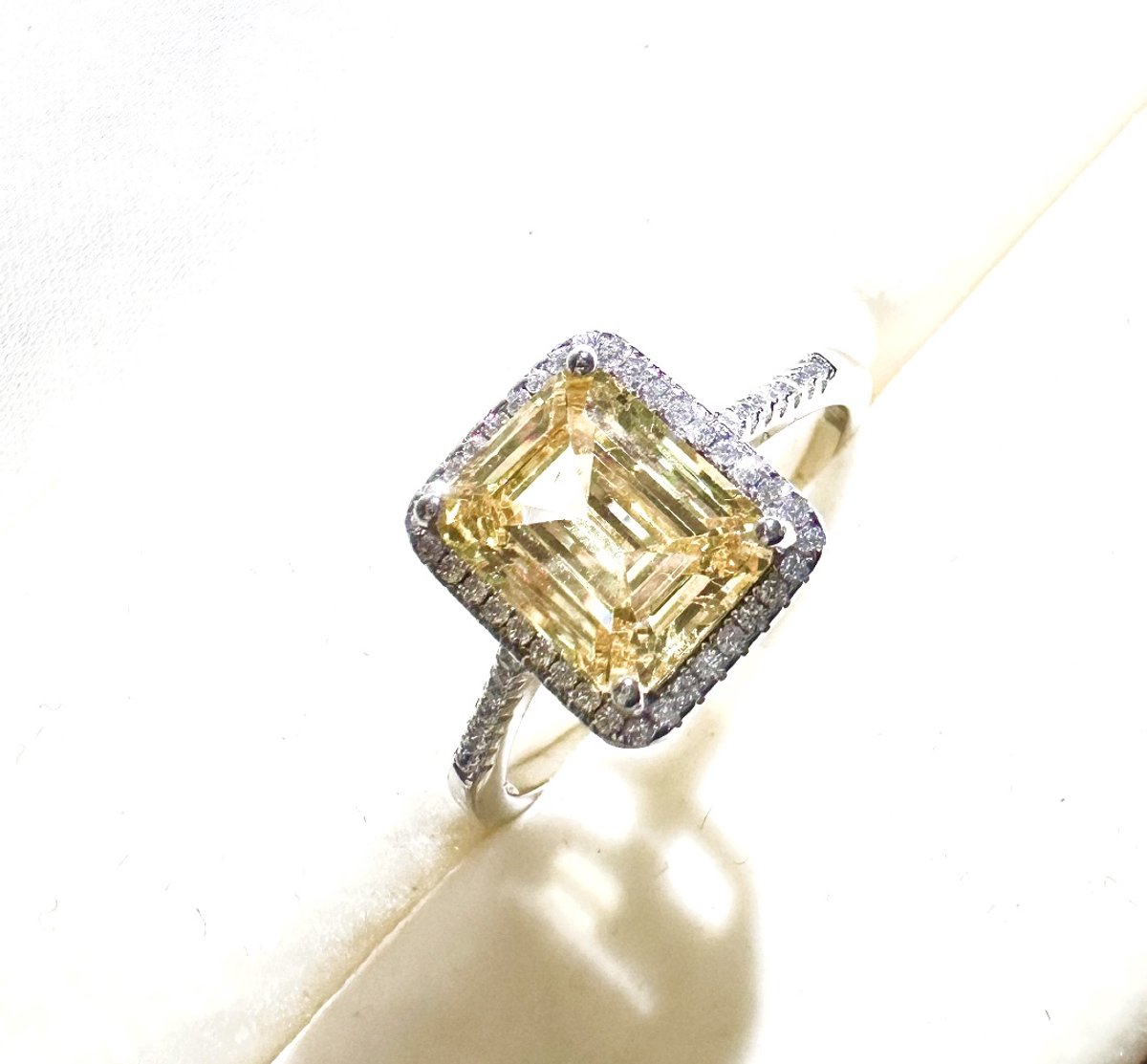 Zilveren Ring 925 Dames met Vierkante Gele Zirconia Steen – Luxe Elegante Cocktailring met Sprankelende Diamantlook (20mm)
