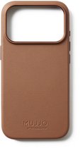 Étui en cuir Mujjo iPhone 17 Pro – Bords en cuir surélevés de 1 mm pour la protection de l'écran – Patine unique avec le temps – Fabriqué en cuir de veau danois à grain fin – Marron