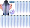 Trente extensions de cheveux à clipser de 50,8 cm aux couleurs pastel, sur une femme aux cheveux longs.
