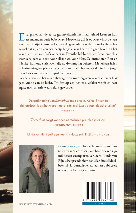 Boekomslag met foto van een vrouw en achtergrondtekst. De titel 'Zomerhuis' is prominent aanwezig.