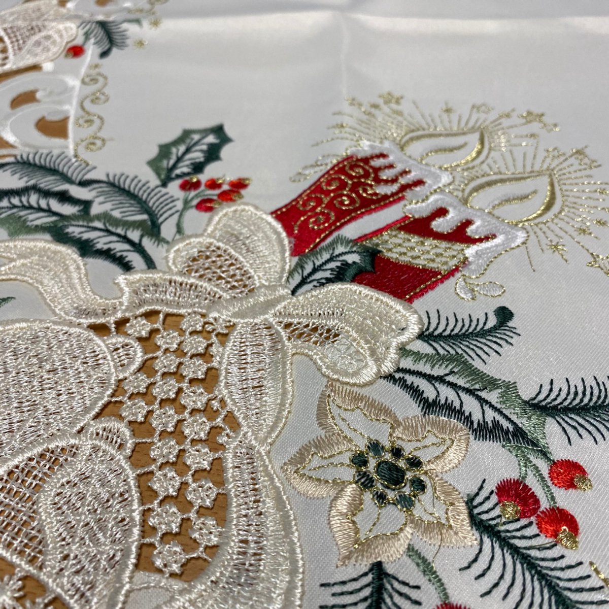 Tafelkleed - Kerst - Cremekleur met rode kaarsen en bel - Vierkant 85x85 cm – foto 4
