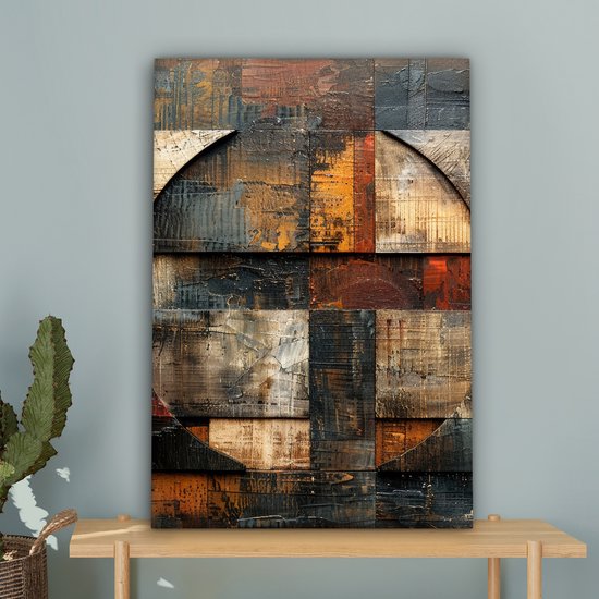 Peinture abstraite avec des motifs de bois et de carreaux dans des tons bruns, avec des éléments circulaires, suspendue au-dessus d'un meuble en bois.