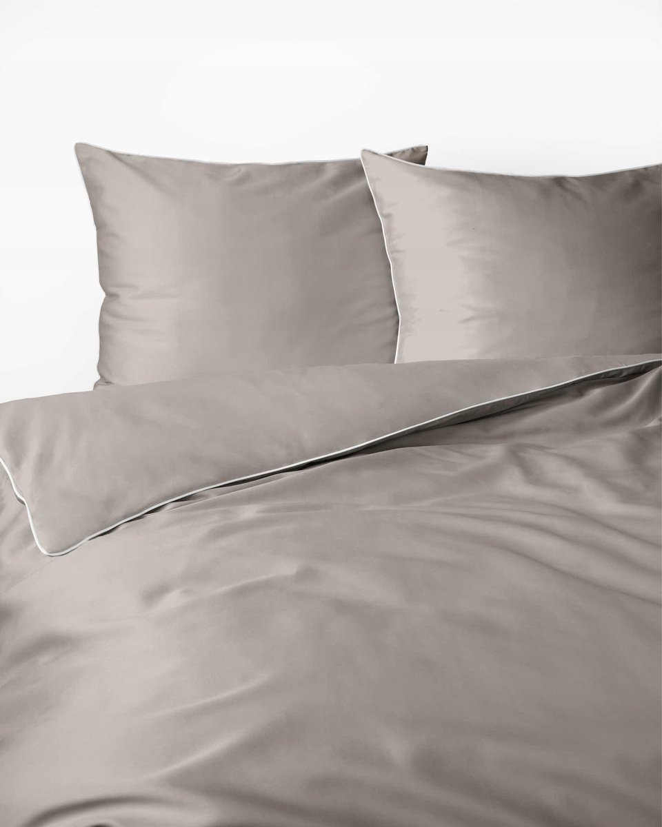 Mako Satijn Beddengoed 180x200 Beige met Bijen - Luxe Slaapcomfort