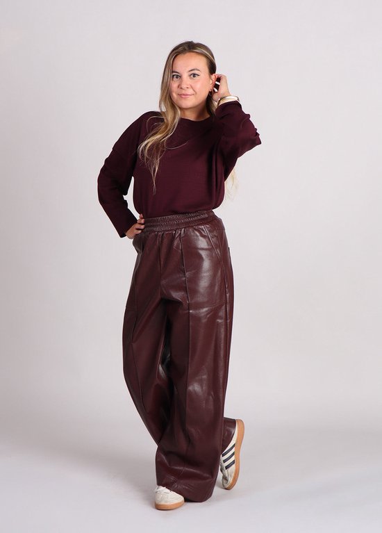 Pantalon en cuir verni FRNCH Michaux cuir vegan bordeaux rouge